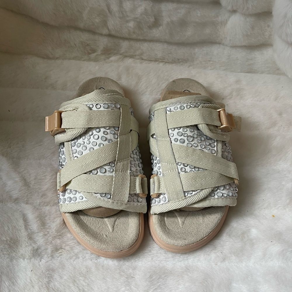 Beyond the edge of the world Beige slides sandals rhinestones accents SZS ,W10